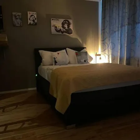 Apartment With Balcony Next To Stadium & Hbf+Netflix Prime Apartman *