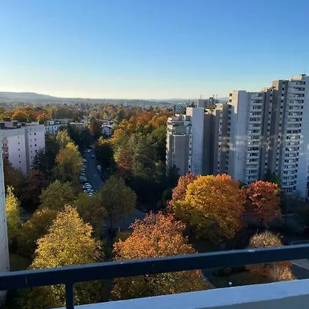 Apartment With Balcony Next To Stadium & Hbf+Netflix Prime *